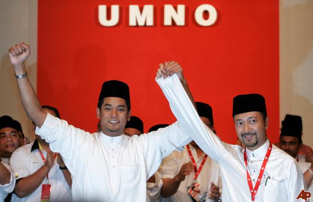 http://n9kini.com/wp-content/uploads/2013/09/khairy-jamaluddin-mukhriz-mahathir-2009-3-25-11-37-48.jpg
