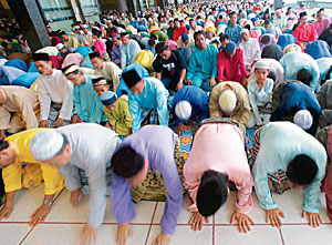 www.freemalaysiatoday.com_wp-content_uploads_2012_08_muslims-in-malaysia