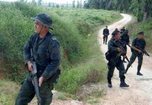 http://www.freemalaysiatoday.com/wp-content/uploads/2013/02/Malaysian-security-forces-in-Sabah-300x208.jpg