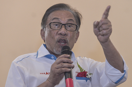 Ini hari perkembangan malaysia politik Pertembungan tamadun