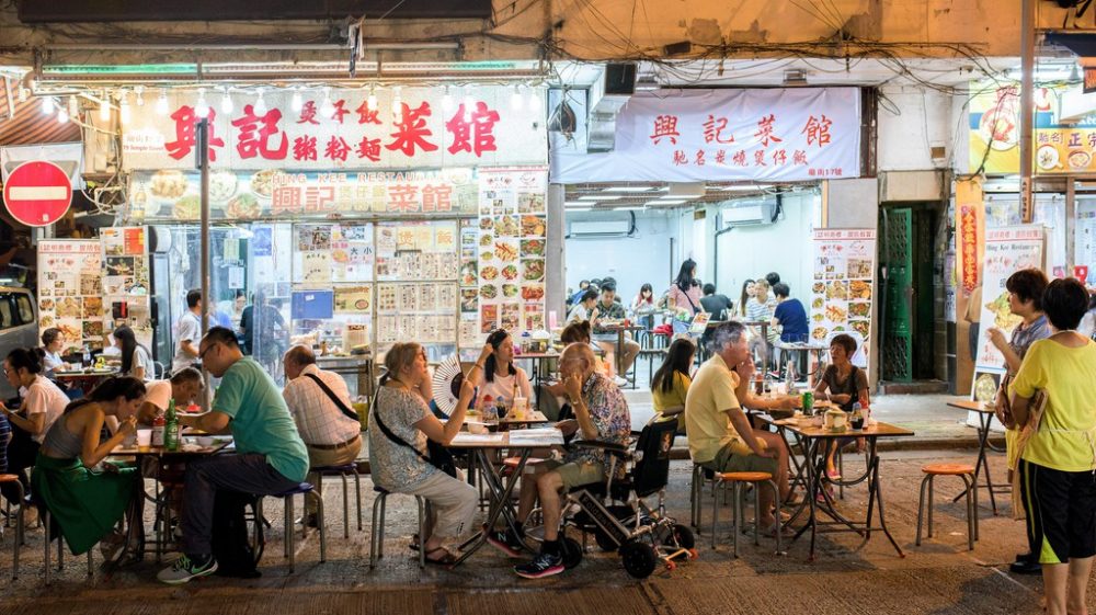 Thousands left out of work as hundreds of Hong Kong restaurants close