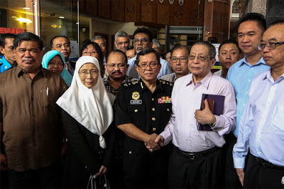 Anwar Ibrahim Dituduh Sembah Mayat Teoh Beng Hock Pula