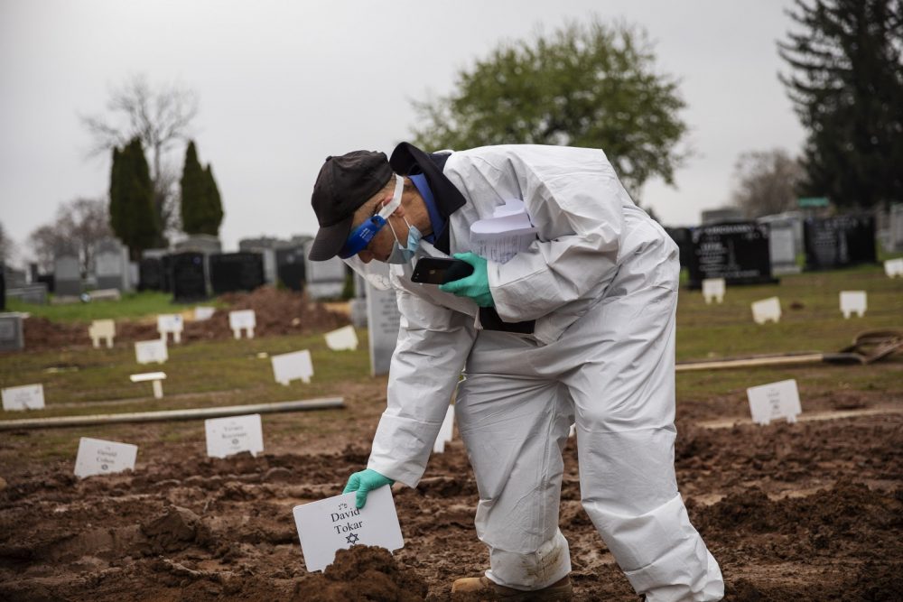 Global coronavirus deaths exceed 700,000, one person dies every 15