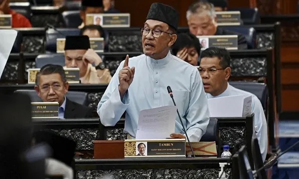 Is Anwar colluding with UMNO to set Najib free? - Vimarsana News