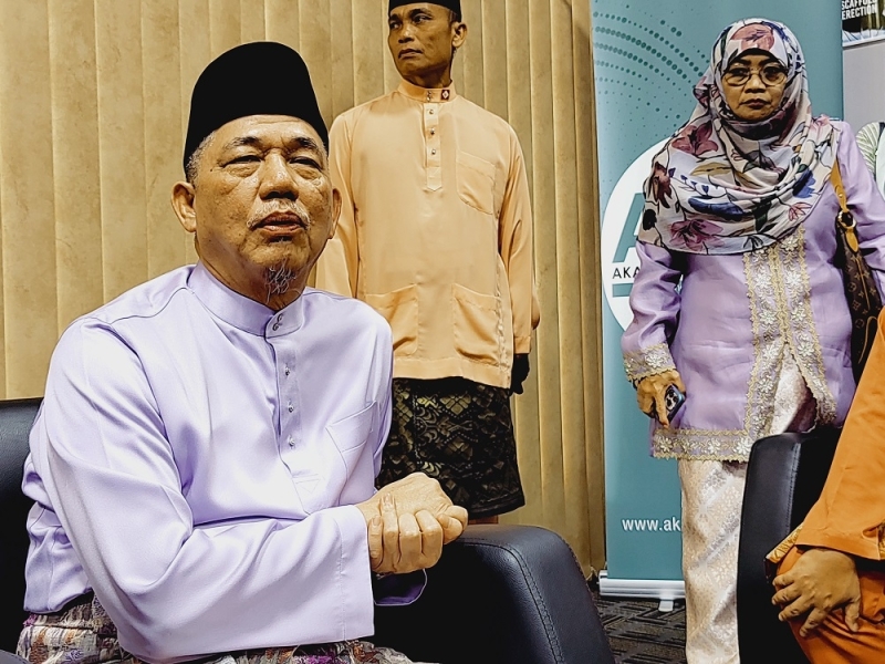 Don't pay attention to unverified ouster rumours, says DPM Fadillah – Malaysia Today - Vimarsana News