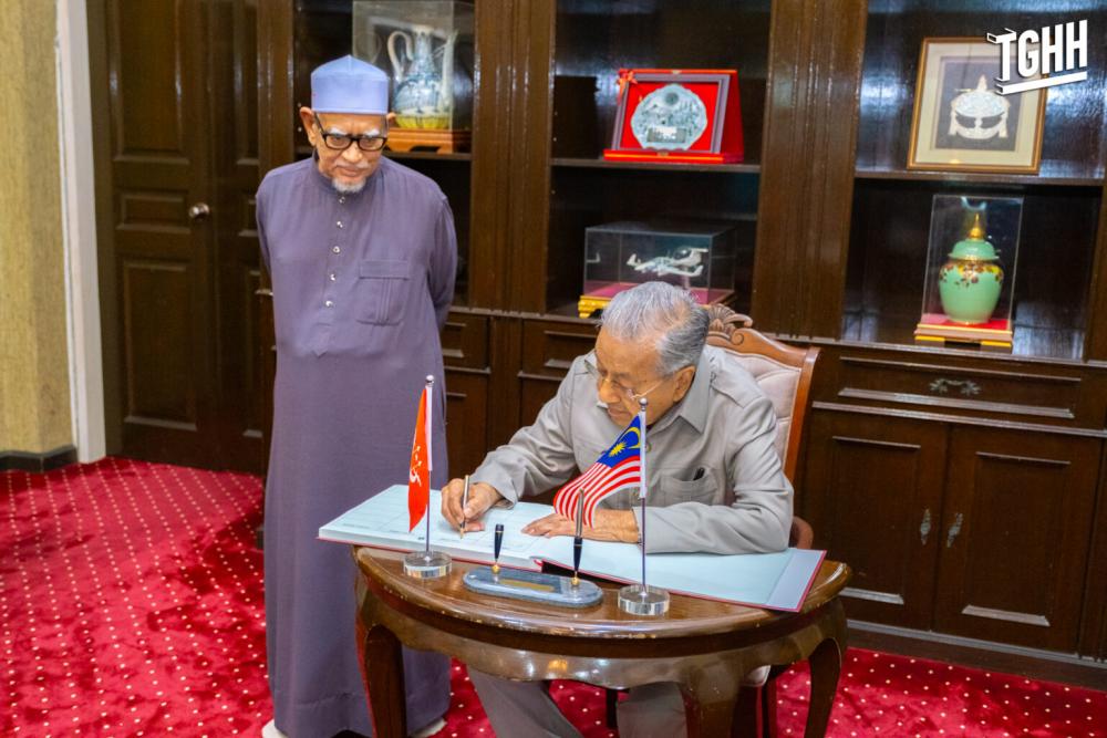 Non-Muslims ask: Is PAS becoming more moderate or extreme under Hadi? - Vimarsana News