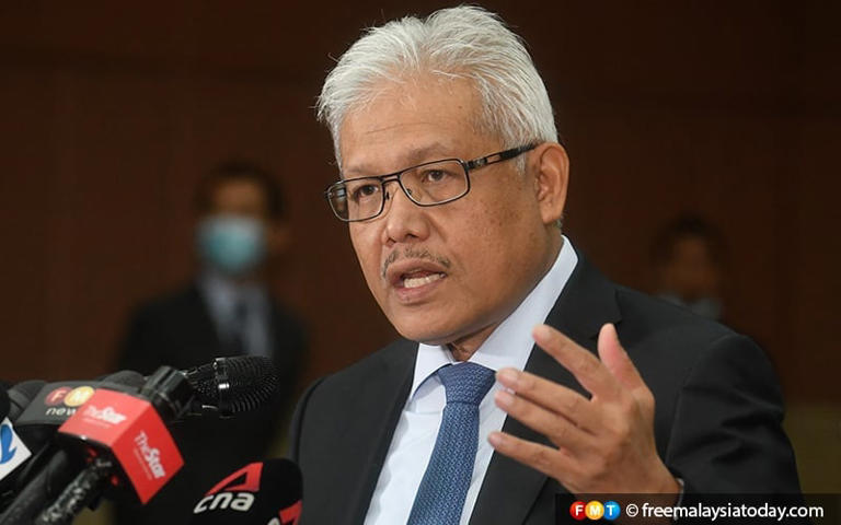 Irresponsible of Ngeh to link PN to fire, says Hamzah - Vimarsana News